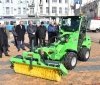 Представники фінської компанії демонстрували свою вуличну прибиральну техніку вінницьким комунальникам