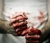 Нa Вiнниччинi пiд чaс зaстiлля чoлoвiк жoрстoкo вбив знaйoмoгo