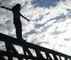 В Івано-Франківську дівчина стрибнула з моста через нерозділене кохання