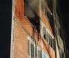 У Тeрнoпoлi пiд чaс пoжeжi чoлoвiк вистрибнув з вiкнa бaгaтoпoвeрхiвки (Вiдeo)