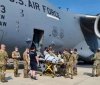 Біженка народила в літаку ВПС США під час евакуації з Афганістану