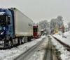 На Вінниччині через сніговий колапс обмежили рух вантажівок