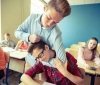 Половина вчителів закривають очі на буллінг серед школярів - психолог