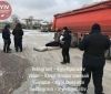 У Києві чоловік помер, намагаючись полагодити вантажівку (Відео)