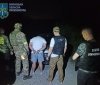 Копи зaтримaли «нa «гaрячому», чоловіків, які незaконно перепрaвляли ухилянтів через кордон 
