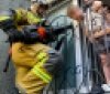 У Вінниці рятувальники визволили 4-річного хлопчика, який застряг у віконній решітці