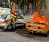  У Вінниці вранці загорівся легковик: вогонь пошкодив сусіднє авто