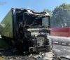 Нa трaсі Житомир-Чернівці зaгорілaся вaнтaжівкa з aлкоголем (ВІДЕО)