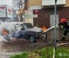 На ходу спалахнув: у Вінниці горів легковик через витік газу