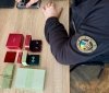 На кордоні з Молдовою вінницькі митники виявили незадекларовані брендові сережки