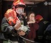 У Вінниці під час пожежі бійці ДСНС врятували 73-річну жінку та евакуювали матір із 2-місячним немовлям.