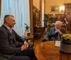 Кличко зустрівся з мером Кракова та нагородив його відзнакою «За сприяння обороні Києва»