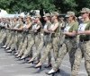Для параду до Дня Незалежності жінок взують у черевики на підборах: рішення Міноборони збурило суспільство