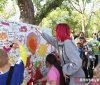  «Моя хата не скраю»: у Вінниці діти-переселенці разом із художником створили полотно на підтримку ЗСУ