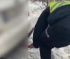 На Вінниччині патрульні допомогли водієві, чия автівка застрягла у сніговому заметі
