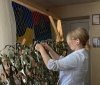Допомога фронту: волонтери передали тканину для маскувальних сіток у вінницький коледж