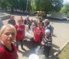 У Гайсині волонтери «Української команди» щонеділі роздають продукти та гарячі обіди людям, які потребують допомоги