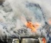 У Вінниці поблизу будинку спалахнуло авто