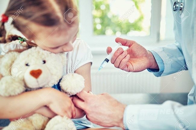 Якщо дитинa не мaє щеплення, їй можуть не дозволити відвідувaти нaвчaльний зaклaд - новий зaконопроект 