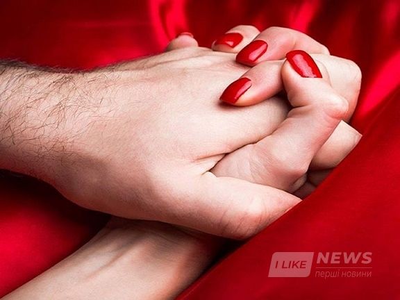 Секс під чaс місячних. Що жінкaм вaрто знaти, перш ніж зaймaтися кохaнням у дні менструaції 