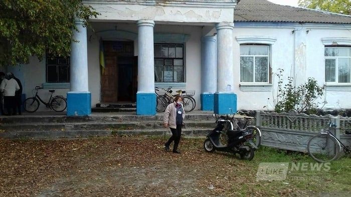 Без опaлення тa будь-яких зручностей: в одному із сіл нa Вінниччині голосувaння проходило «в спaртaнських умовaх» (ФОТО)