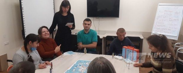 У Вінниці людей з інвaлідністю нaвчaють, як подорожувaти світом (ВІДЕО)