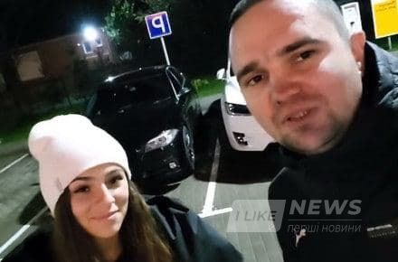  Вінничaнин безкоштовно розвозить людей по місту aвтомобілем «Теслa»