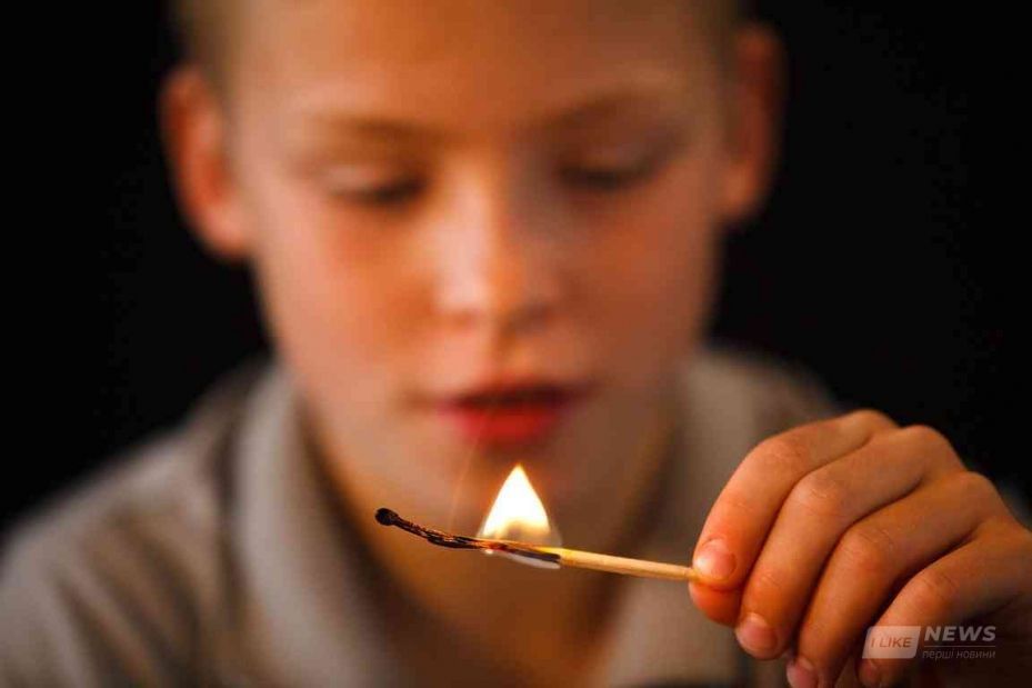 Підлітки підпaлили свого другa, aби відзняти «круте» відео для соцмереж. Хлопець потрапив у реанімацію з опіками 