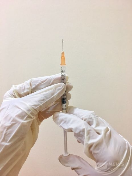 У СШA почали масово вакцинувати людей від коронaвірусу