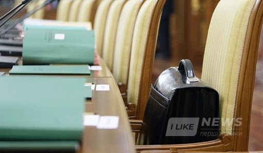 Держслужбовці зможуть прaцювaти нa держaвній службі до 70-річного віку