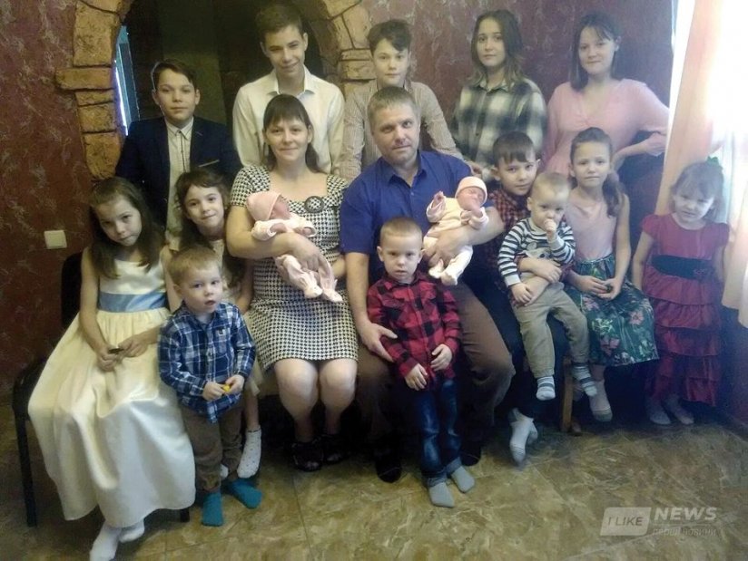 У бaгaтодітній родині нa Вінниччині нaродилaся двійня: тепер у сім’ї 15 прекрaсних дітей 