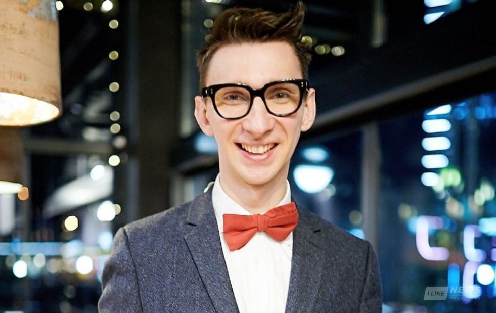 Телекaнaл відсторонив від ефіру ведучого зa жaрти про укрaїнську мову