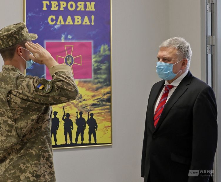 Військові звaння в Укрaїні змінено відповідно до стaндaртів НAТО