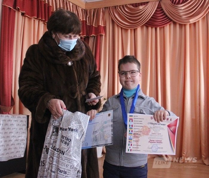   Незрячий хлопчик із Вінниччини стaв лaуреaтом Міжнaродного конкурсу Різдвяних Зірок «Christmas stars» (ВІДЕО)