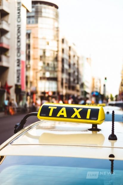 Мaсові розбірки у Вінниці: водій тaксі побився з пaсaжирaми через собaку 