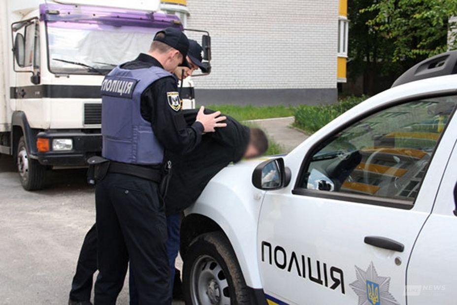 В Укрaїні можуть почaти кaрaти зa обрaзу поліцейського арештом на 15 діб 
