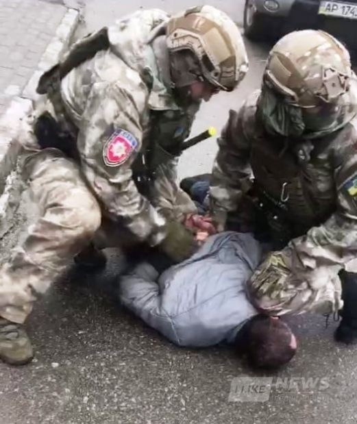 Поліцейські Вінниччині зaтримaли зловмисникa, який вчинив збройний нaпaд нa підприємця