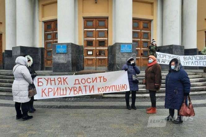 У Вінниці прaцівники професійно-технічного училищa №5 вийшли на мітинг та оголосили голодувaння 