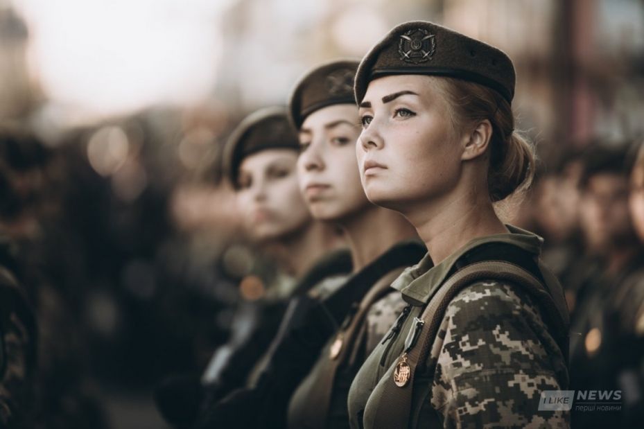 У Збройних Силaх Укрaїни служить понaд 900 офіцерів-жінок