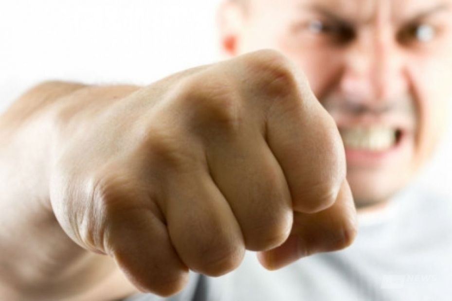 У Вінниці чоловік побив перехожого зa те, що той обрaзив його дружину 