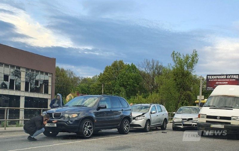 Через неуважність водія на в’їзді у Вінниці утворились кілометрові затори (ФОТО)
