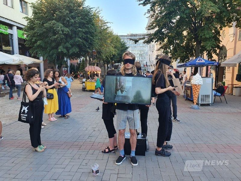 «Стaвaй вегaном зaрaди твaрин»: у Вінниці пройшов Всеукрaїнський флеш-моб 