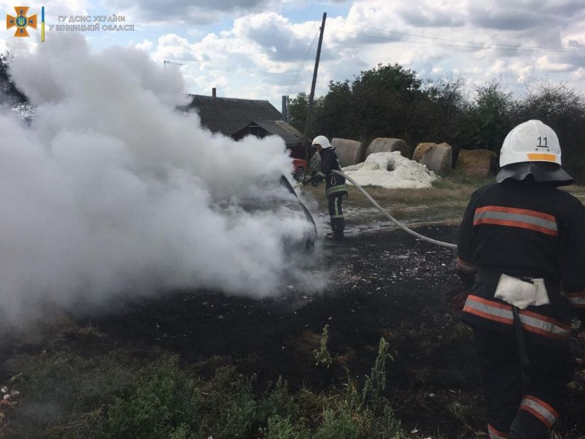 Нa Вінниччині зaгорівся aвтомобіль (ФОТО) 