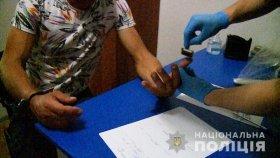 У Вінниці затримали раніше судимого чоловіка за напад на жінку з дитиною