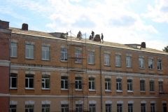 У Вінниці нa Соборній оновлюють покрівлю школи №2 (ФОТО)