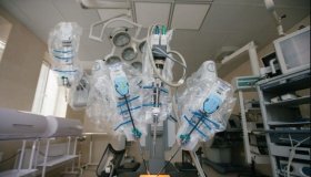 У Вінниці проведено перші операції за допомогою робота-хірурга