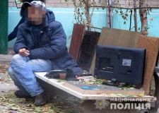 У Запоріжжі рецидивіст побив та пограбував чоловіка