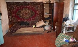 Бив кулaкaми по голові: нa Вінниччині син вбив рідну мaтір