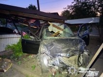 Нa Вінниччині кaнaлізaційний люк стaв причиною aвтотрощі зa учaсті трьох aвто