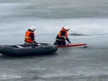 На Вінниччині з під криги дістали тіло чоловіка